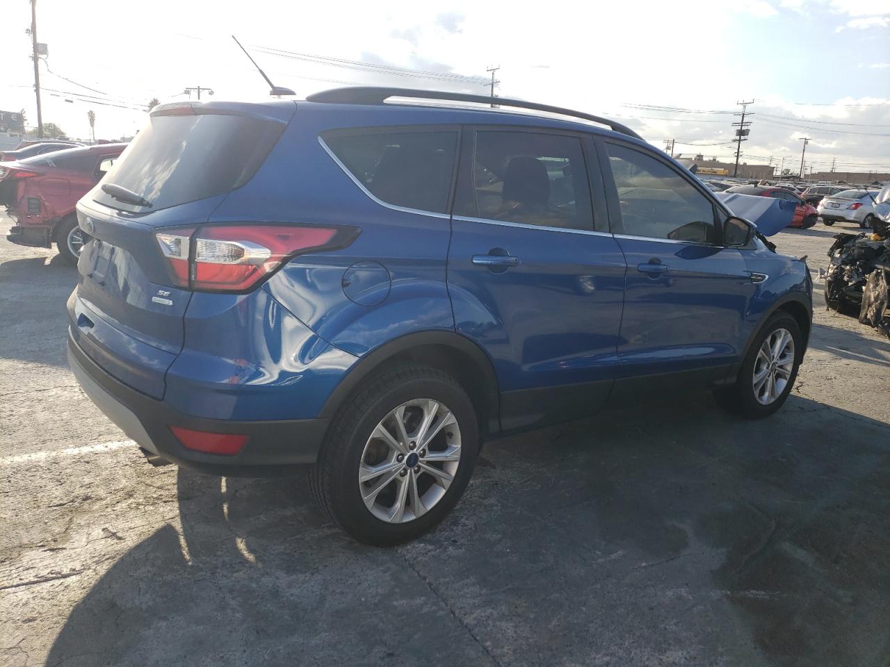 Photo 2 VIN: 1FMCU0GD3HUC63884 - FORD ESCAPE 