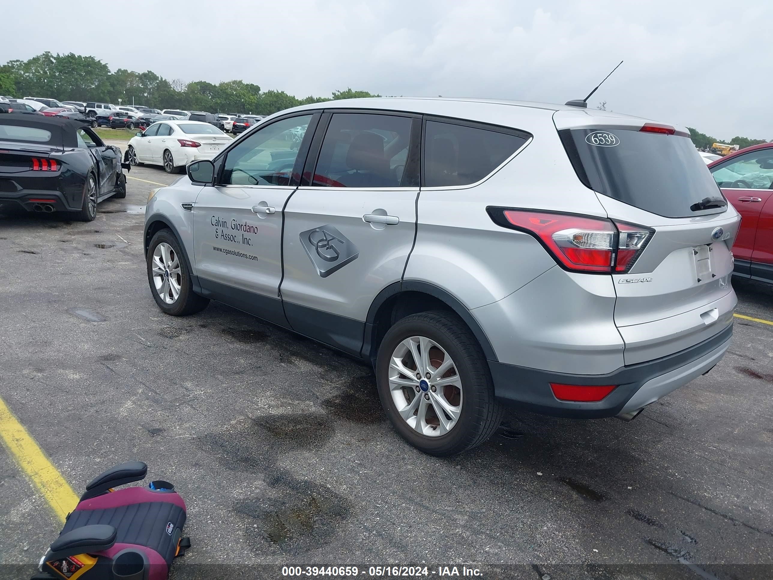 Photo 2 VIN: 1FMCU0GD3HUD49048 - FORD ESCAPE 