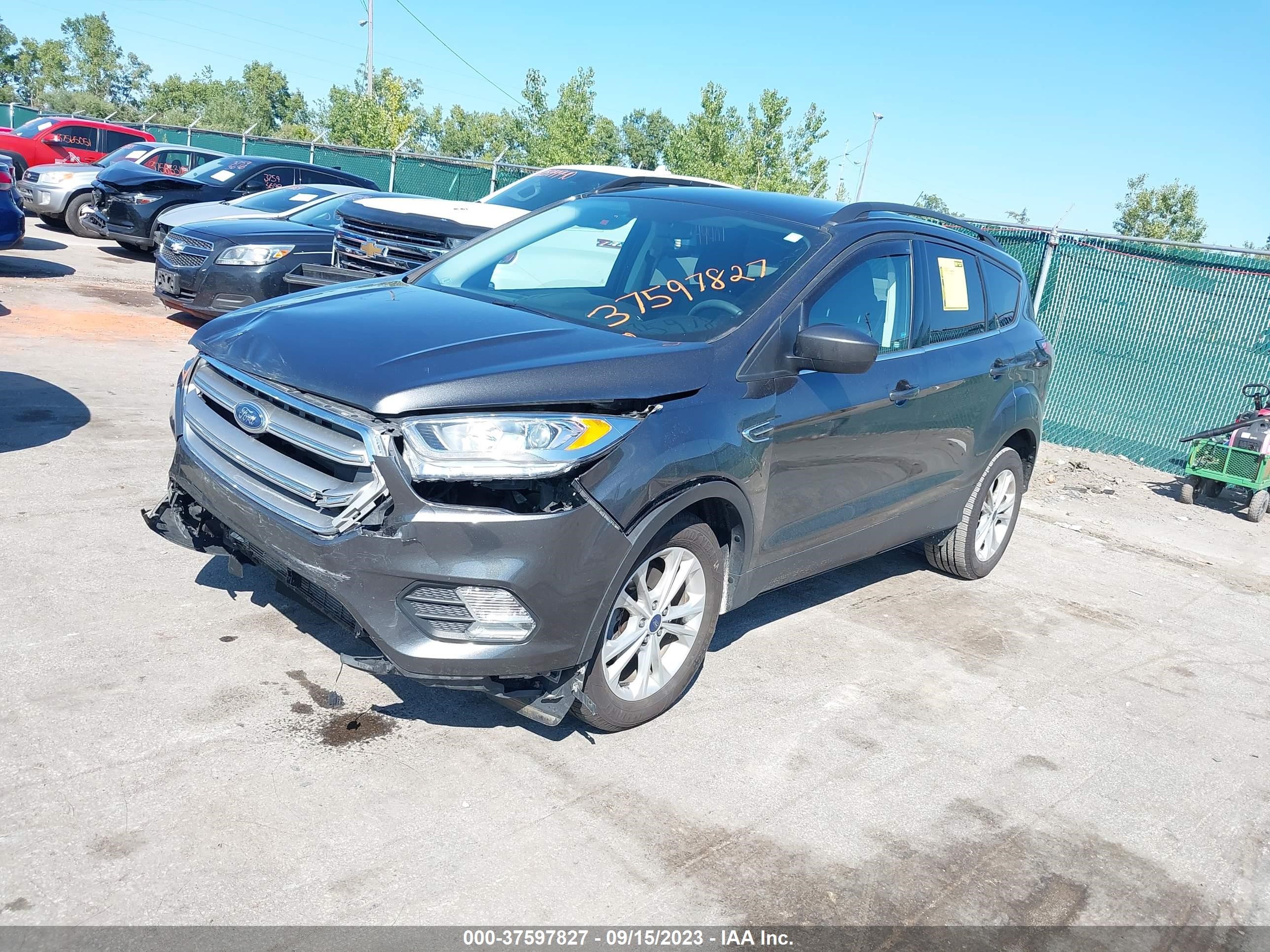 Photo 1 VIN: 1FMCU0GD3HUE15226 - FORD ESCAPE 