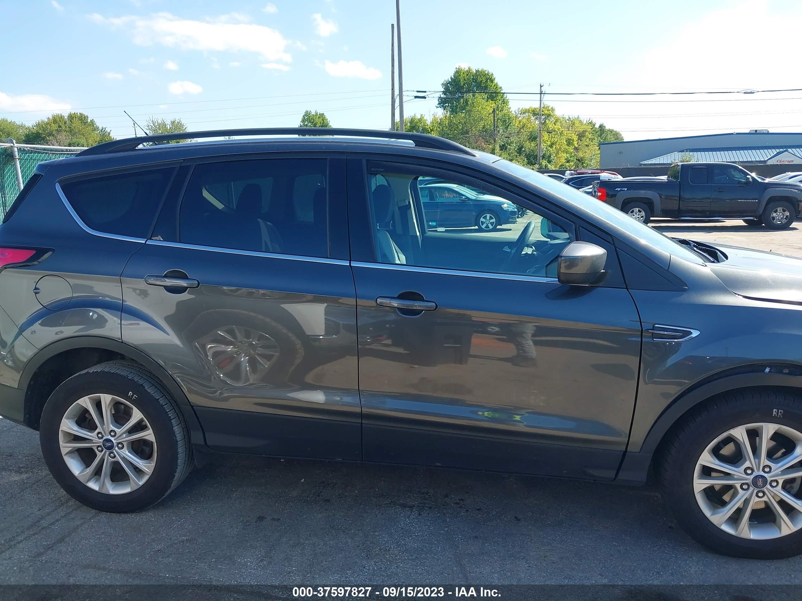 Photo 12 VIN: 1FMCU0GD3HUE15226 - FORD ESCAPE 