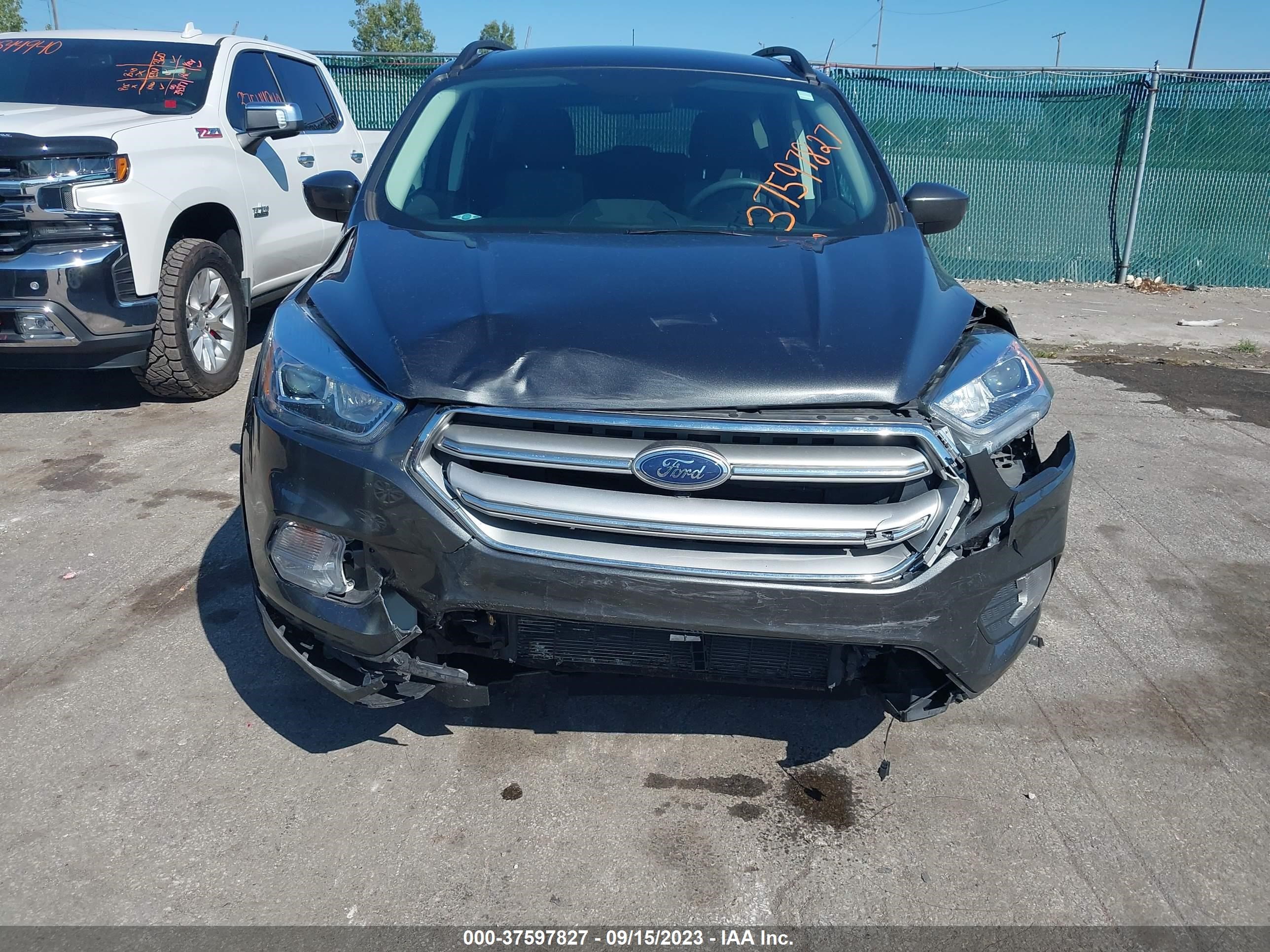 Photo 5 VIN: 1FMCU0GD3HUE15226 - FORD ESCAPE 