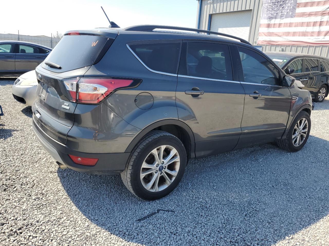 Photo 2 VIN: 1FMCU0GD3JUA52108 - FORD ESCAPE 