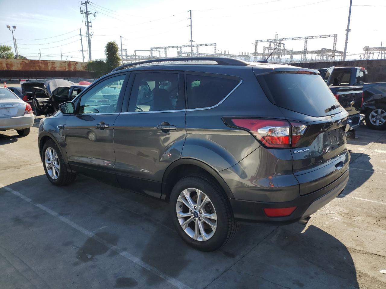 Photo 1 VIN: 1FMCU0GD3JUA56546 - FORD ESCAPE 