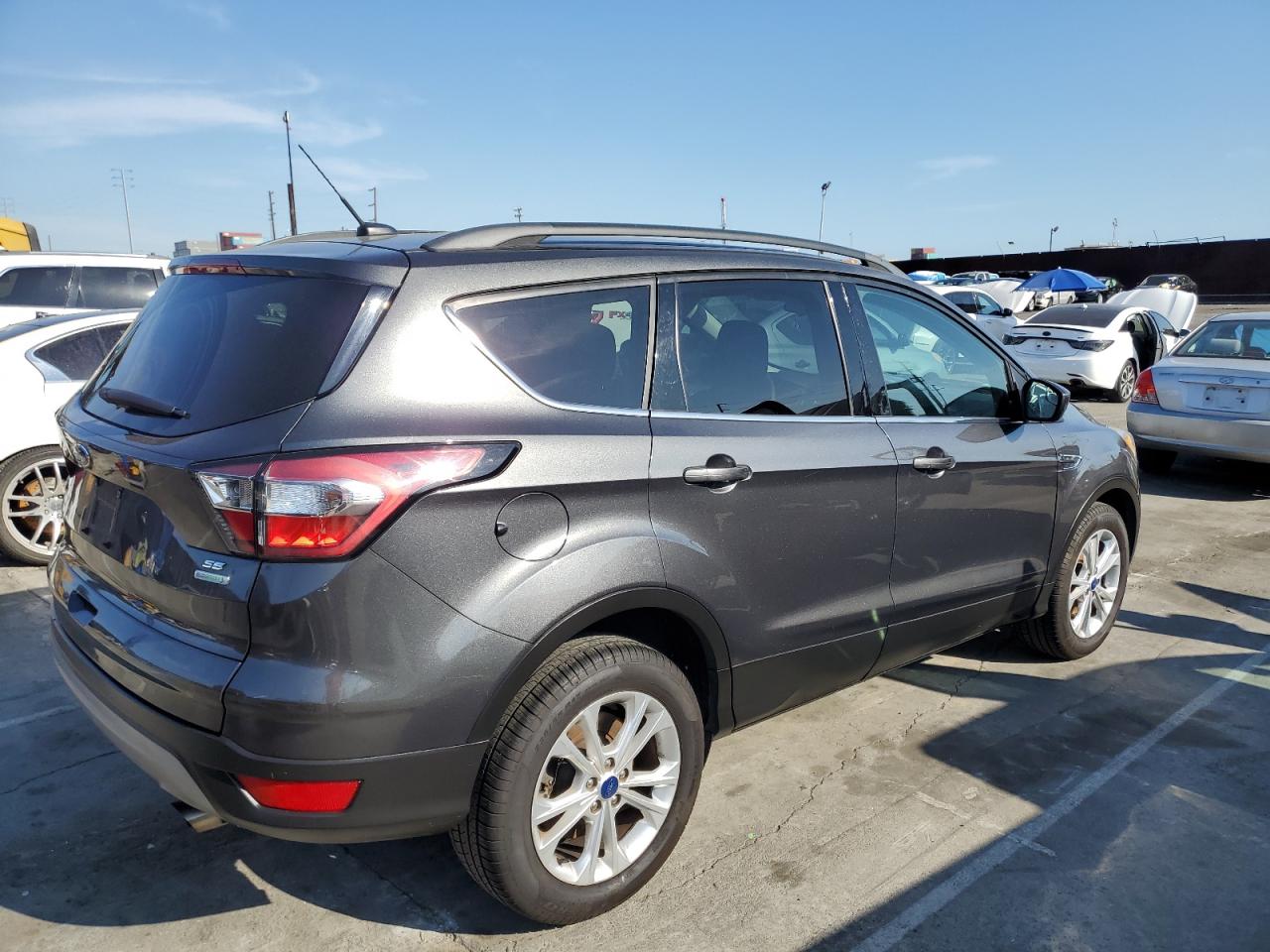 Photo 2 VIN: 1FMCU0GD3JUA56546 - FORD ESCAPE 