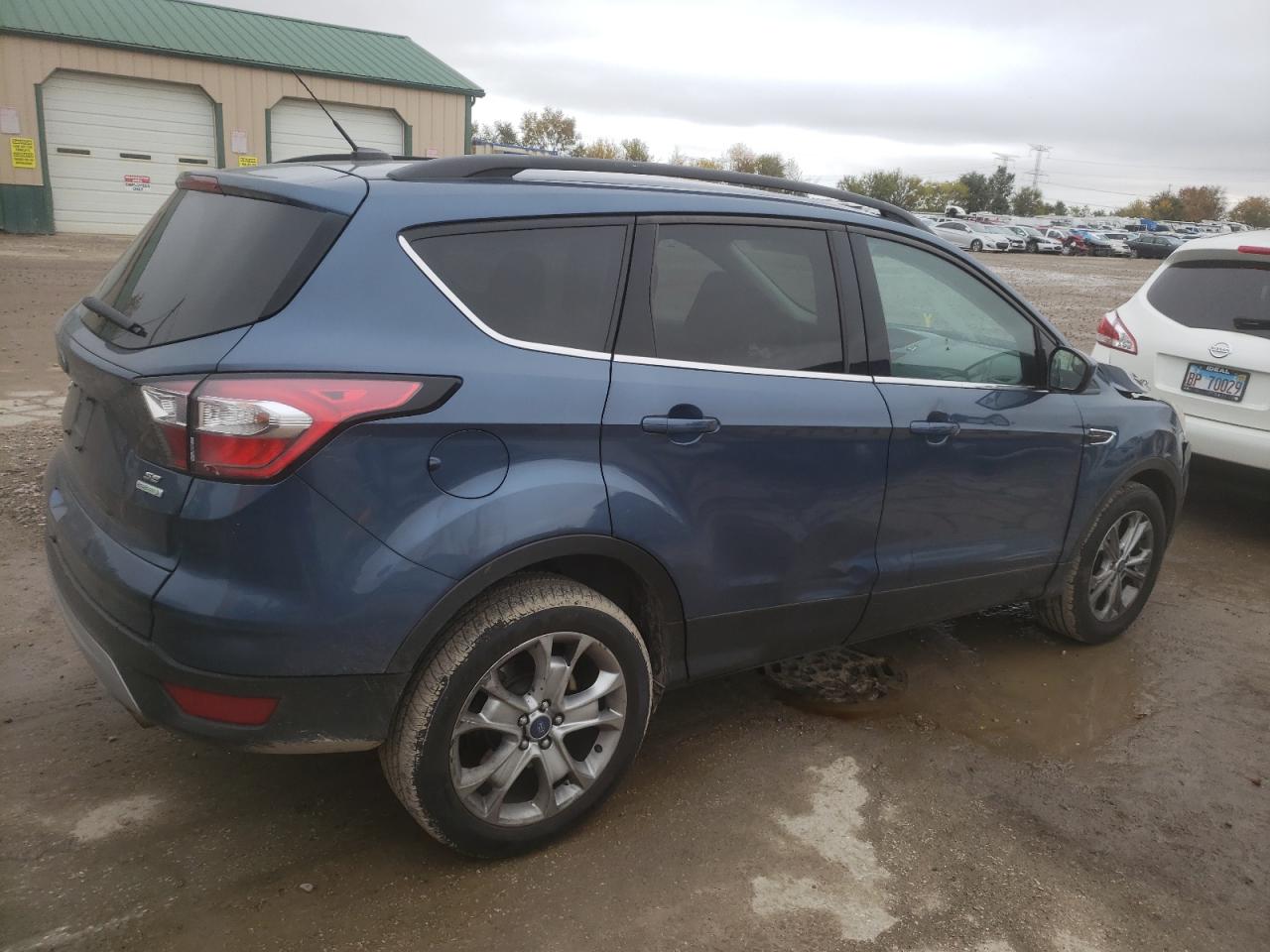 Photo 2 VIN: 1FMCU0GD3JUB51379 - FORD ESCAPE 