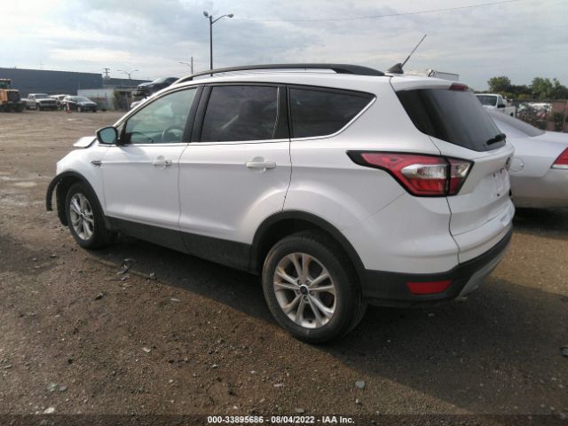 Photo 2 VIN: 1FMCU0GD3JUD35883 - FORD ESCAPE 