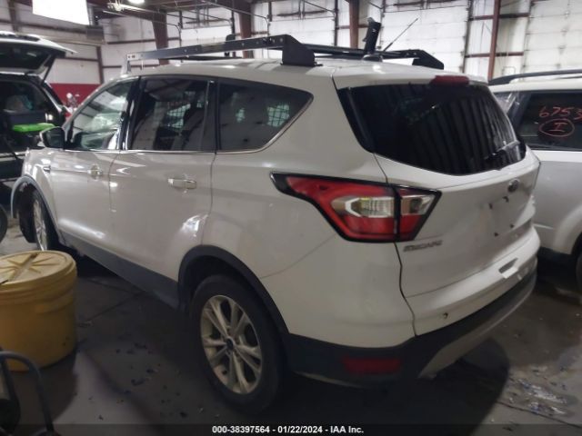 Photo 2 VIN: 1FMCU0GD3JUD61173 - FORD ESCAPE 