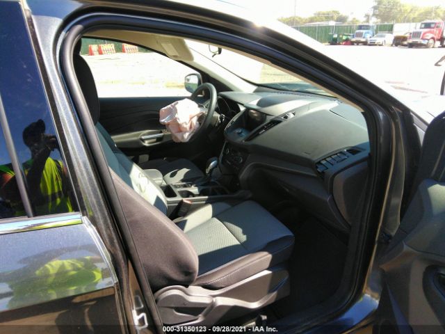 Photo 4 VIN: 1FMCU0GD3KUB02247 - FORD ESCAPE 