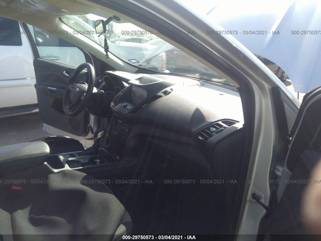 Photo 4 VIN: 1FMCU0GD3KUB30209 - FORD ESCAPE 