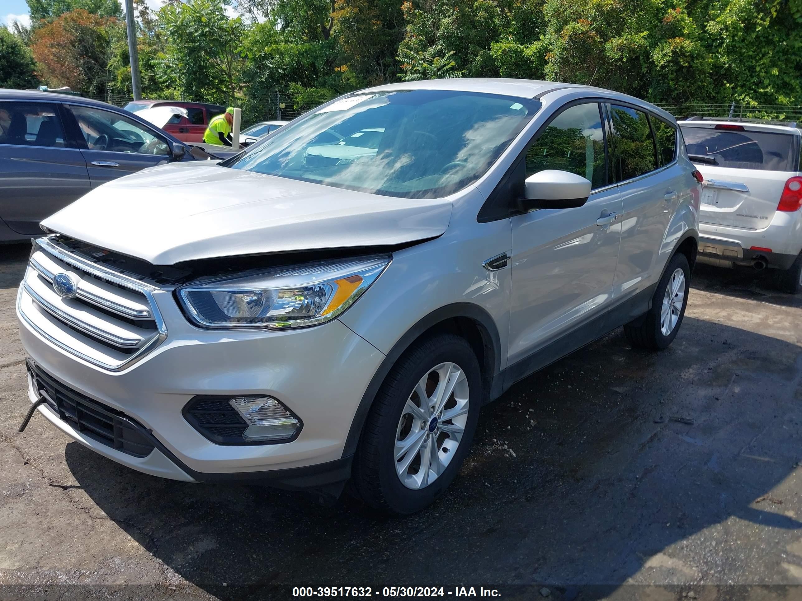 Photo 1 VIN: 1FMCU0GD3KUB94203 - FORD ESCAPE 