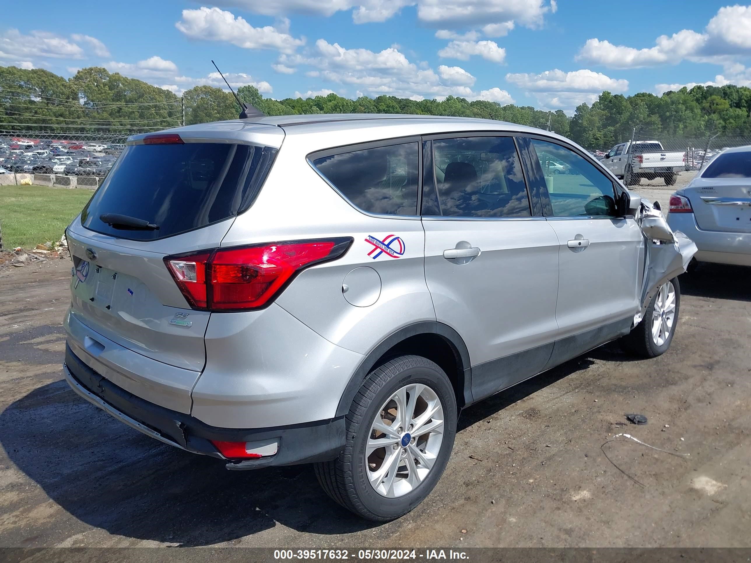 Photo 3 VIN: 1FMCU0GD3KUB94203 - FORD ESCAPE 