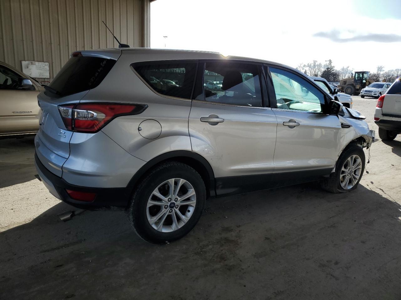 Photo 2 VIN: 1FMCU0GD4HUB49148 - FORD ESCAPE 