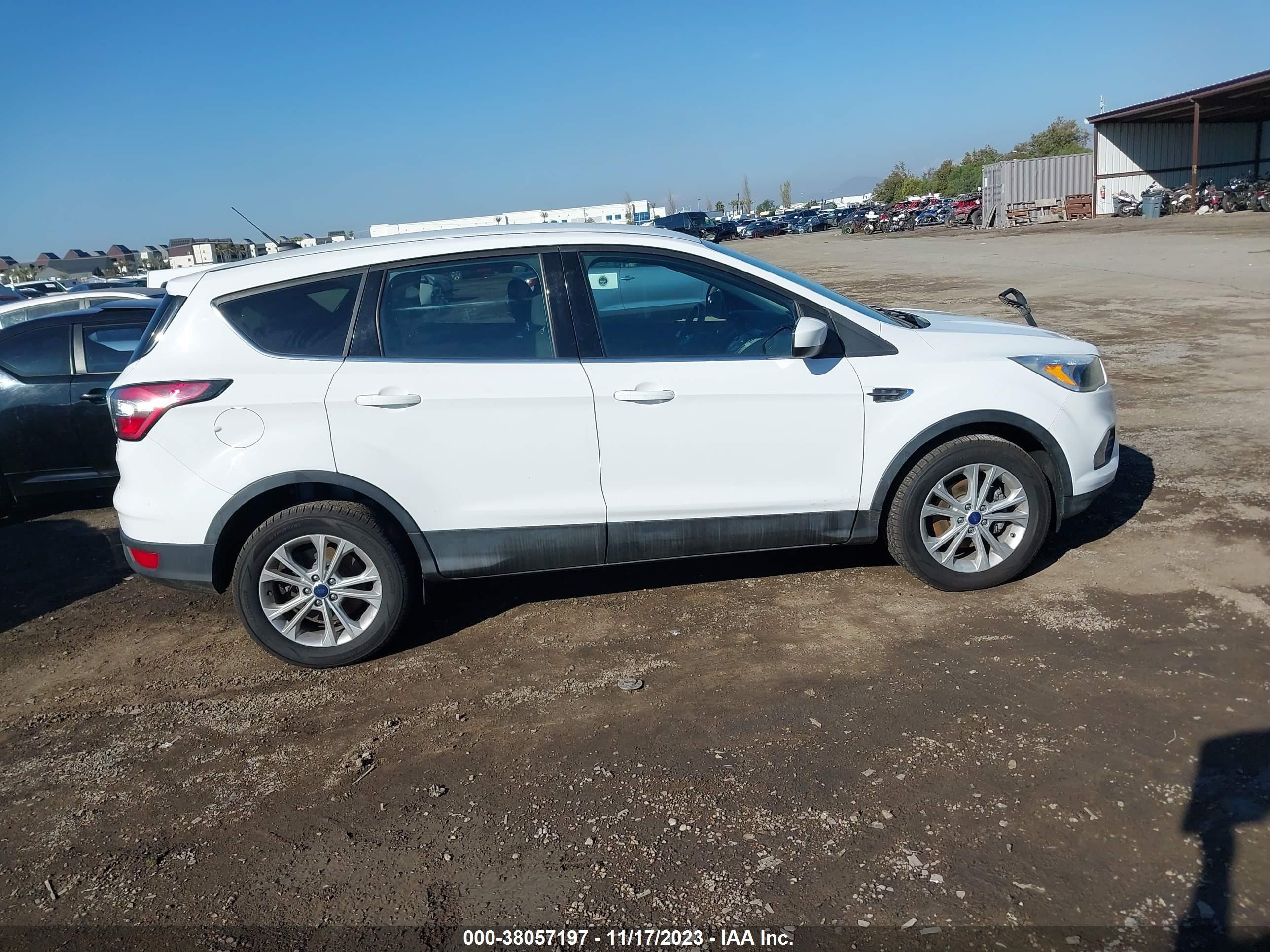 Photo 12 VIN: 1FMCU0GD4HUD30282 - FORD ESCAPE 