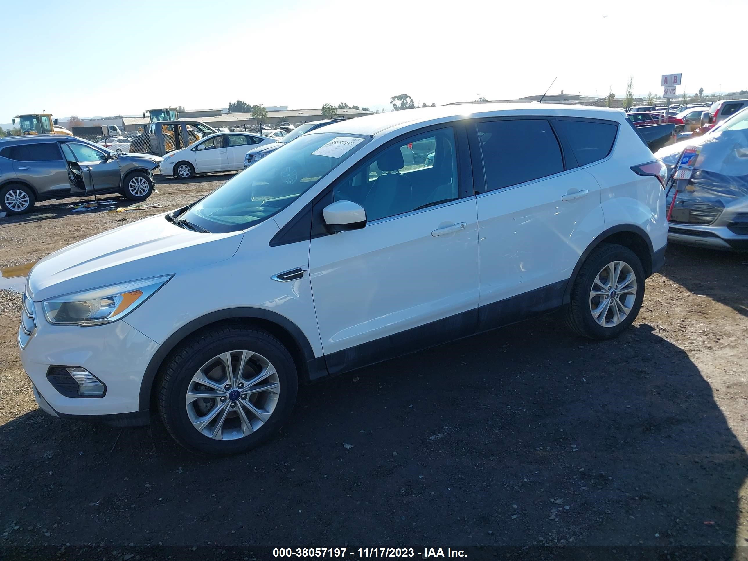 Photo 13 VIN: 1FMCU0GD4HUD30282 - FORD ESCAPE 