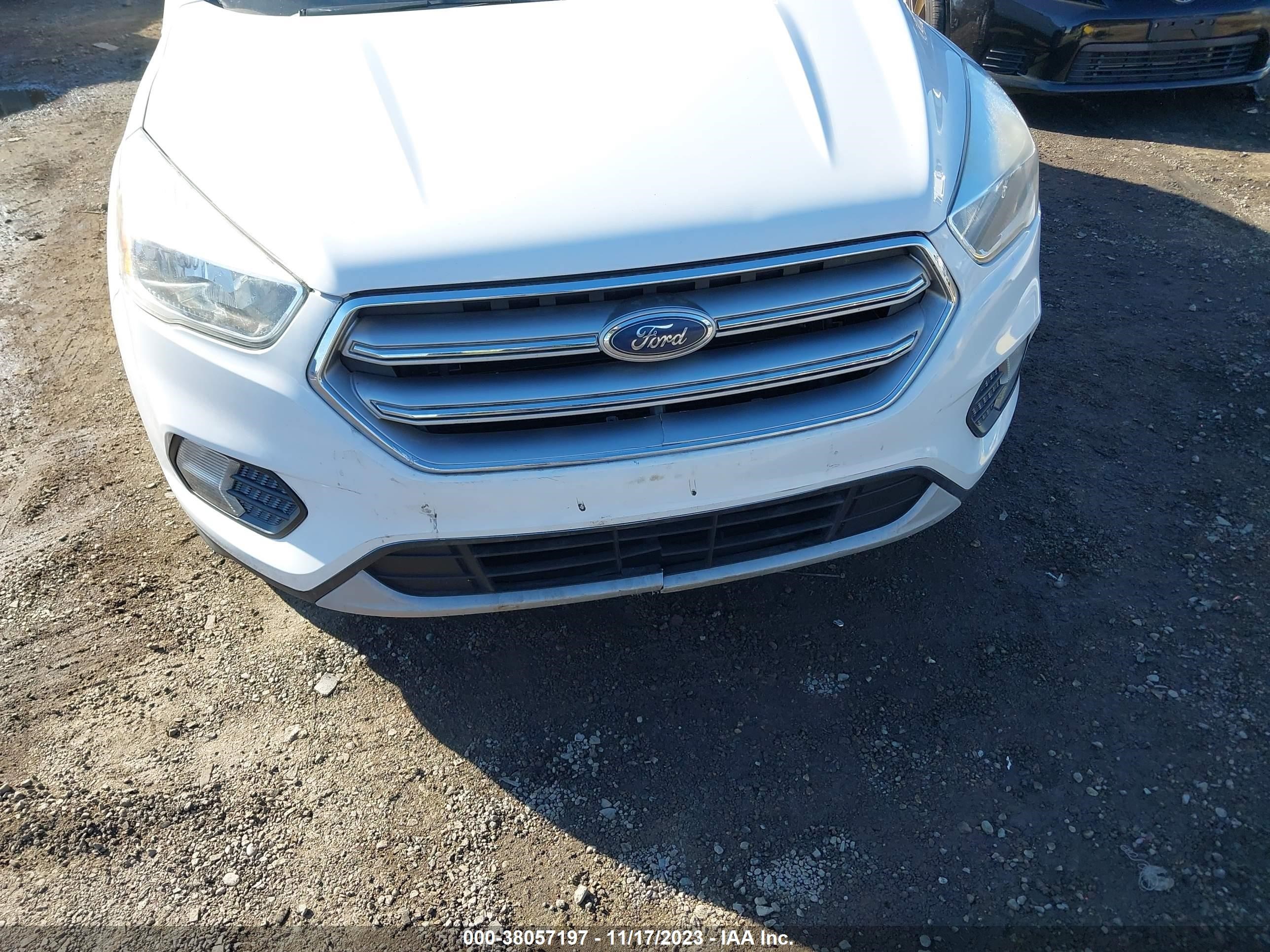 Photo 5 VIN: 1FMCU0GD4HUD30282 - FORD ESCAPE 