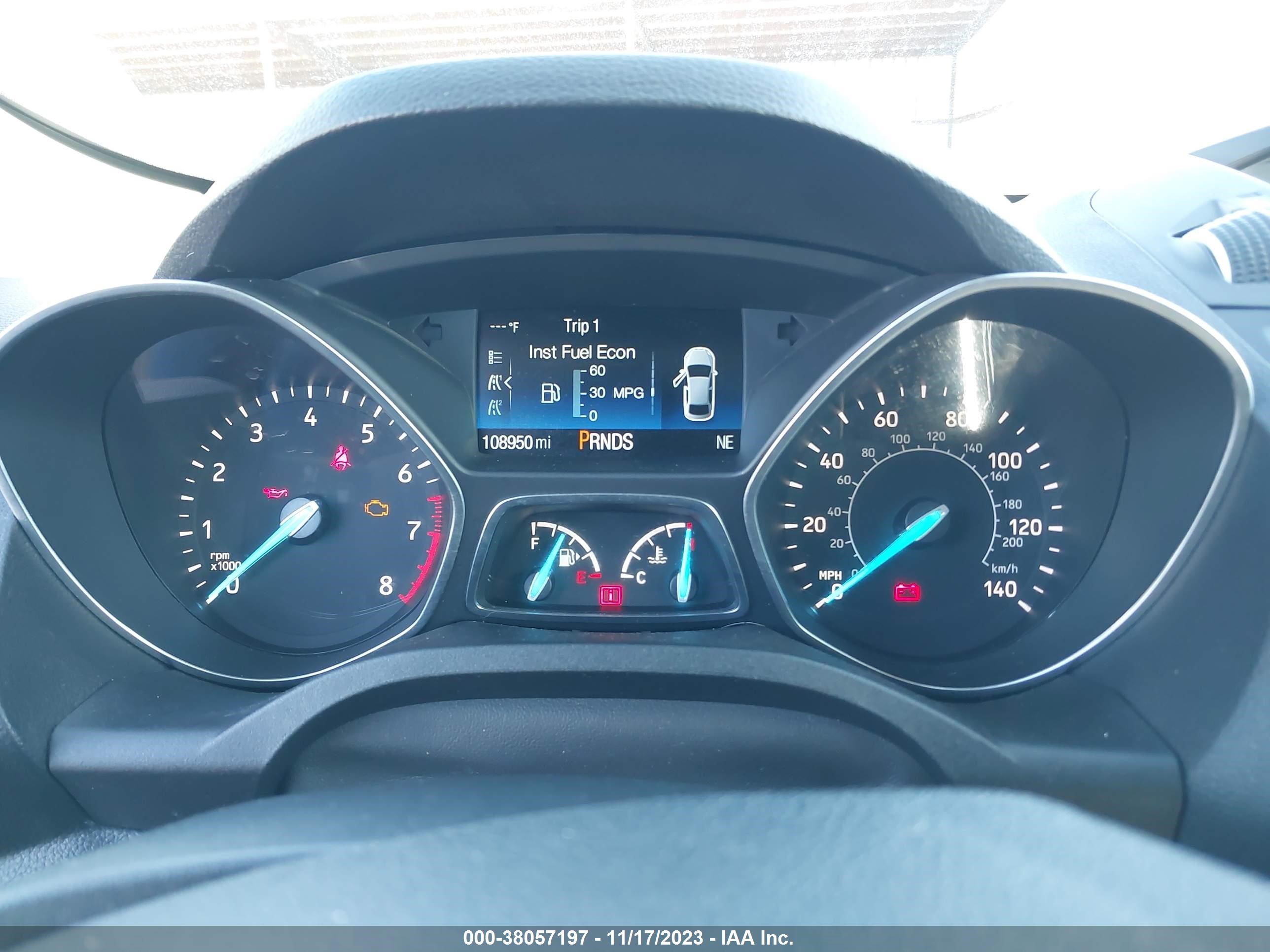 Photo 6 VIN: 1FMCU0GD4HUD30282 - FORD ESCAPE 