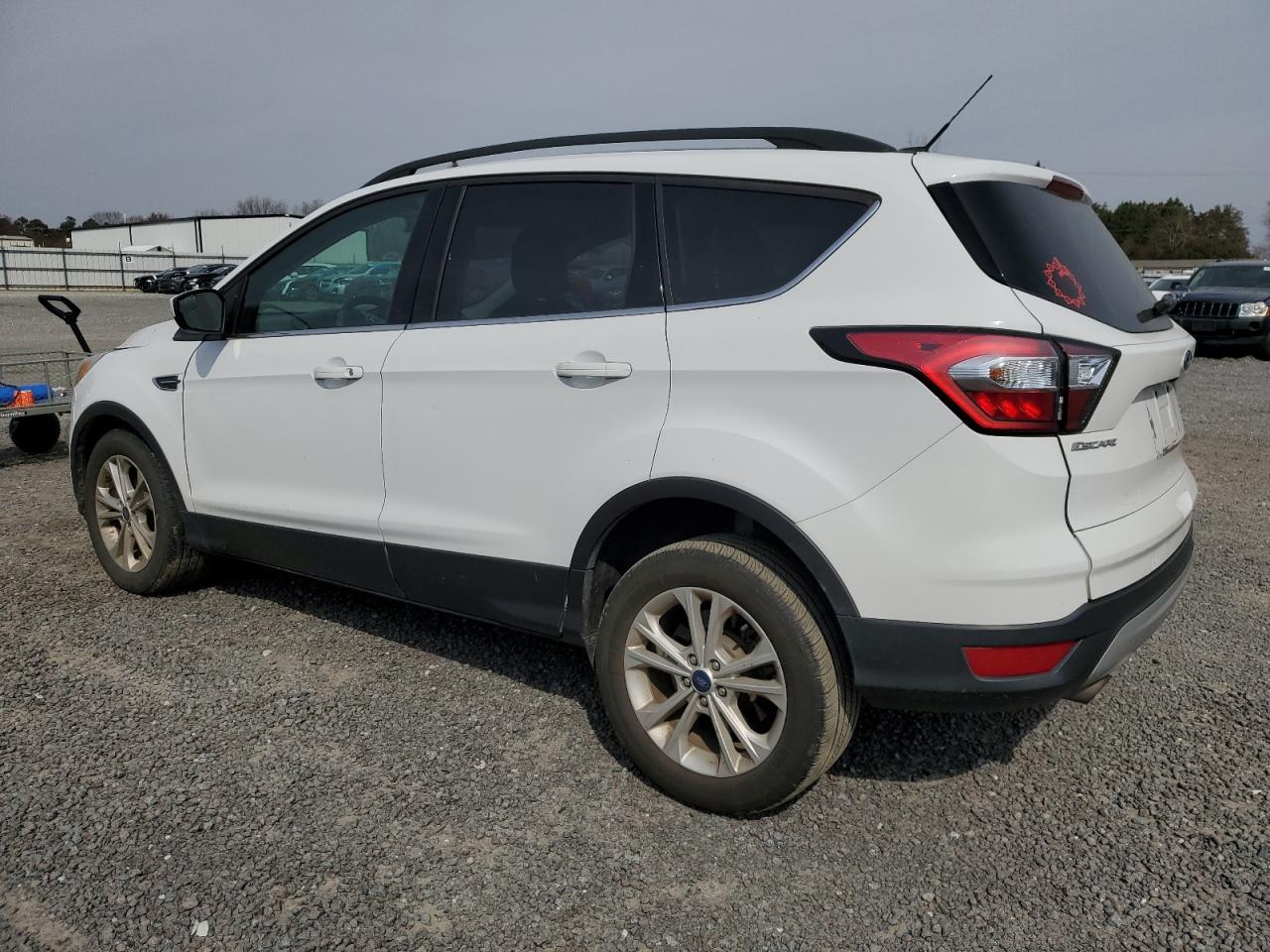 Photo 1 VIN: 1FMCU0GD4JUB17497 - FORD ESCAPE SE 