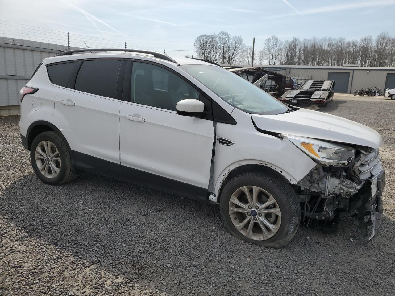 Photo 3 VIN: 1FMCU0GD4JUB17497 - FORD ESCAPE SE 