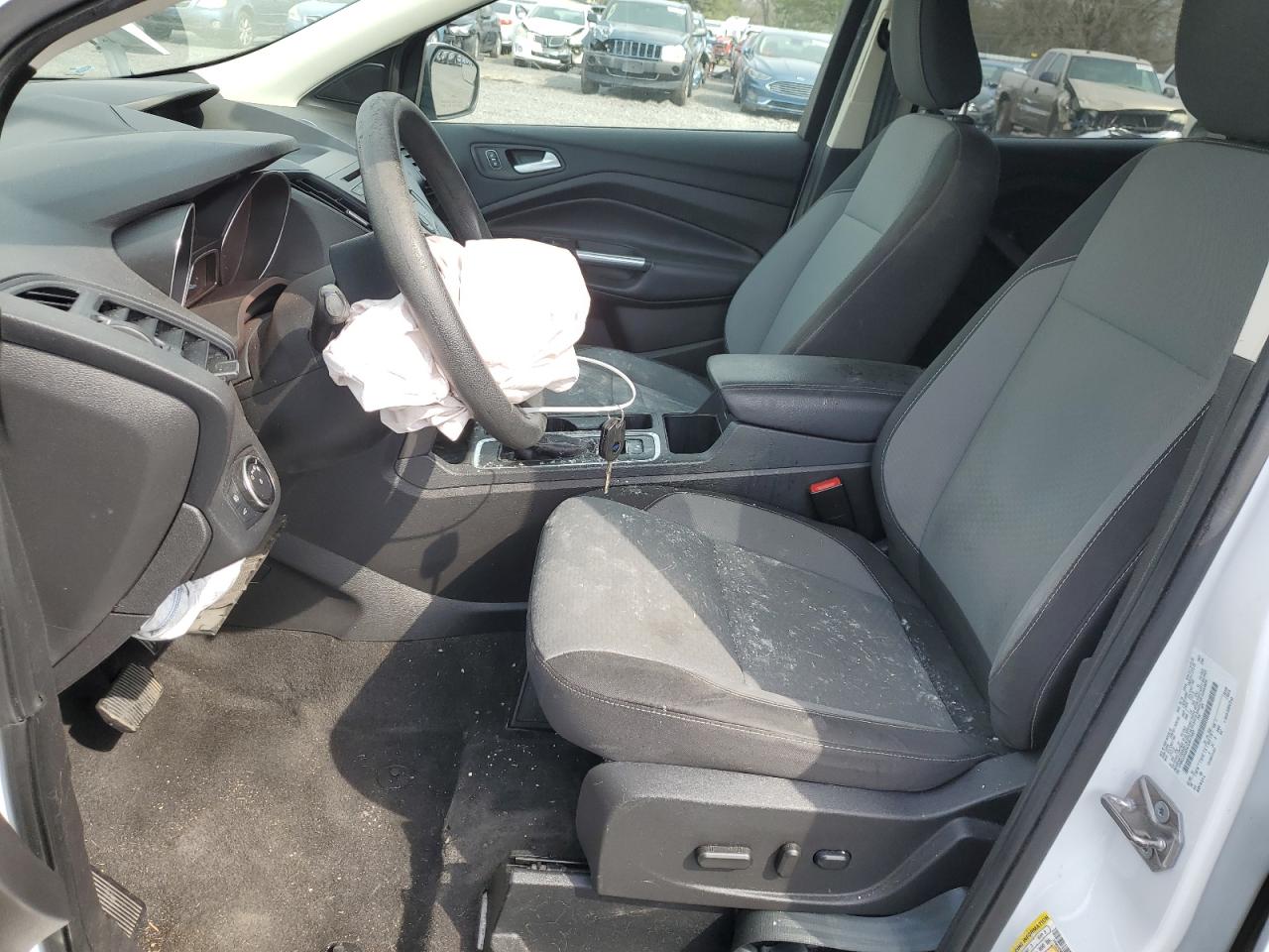 Photo 6 VIN: 1FMCU0GD4JUB17497 - FORD ESCAPE SE 