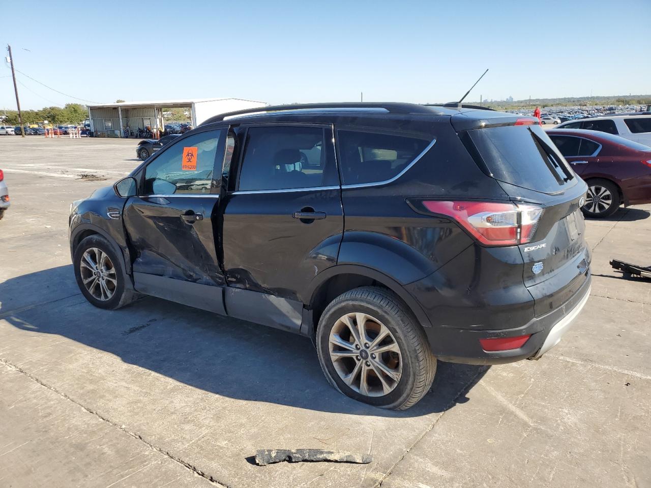 Photo 1 VIN: 1FMCU0GD5HUC47749 - FORD ESCAPE 