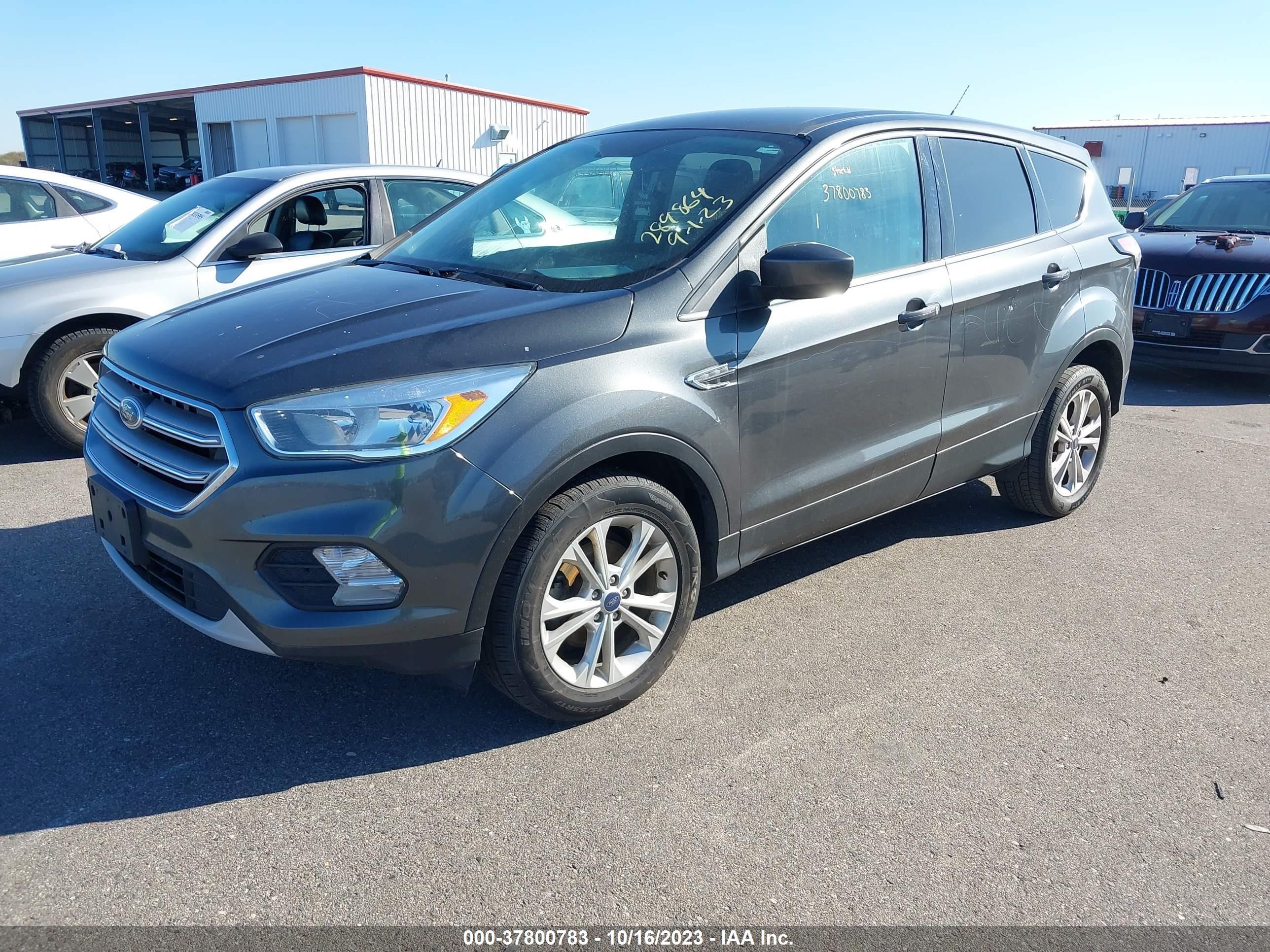 Photo 1 VIN: 1FMCU0GD5HUD94962 - FORD ESCAPE 