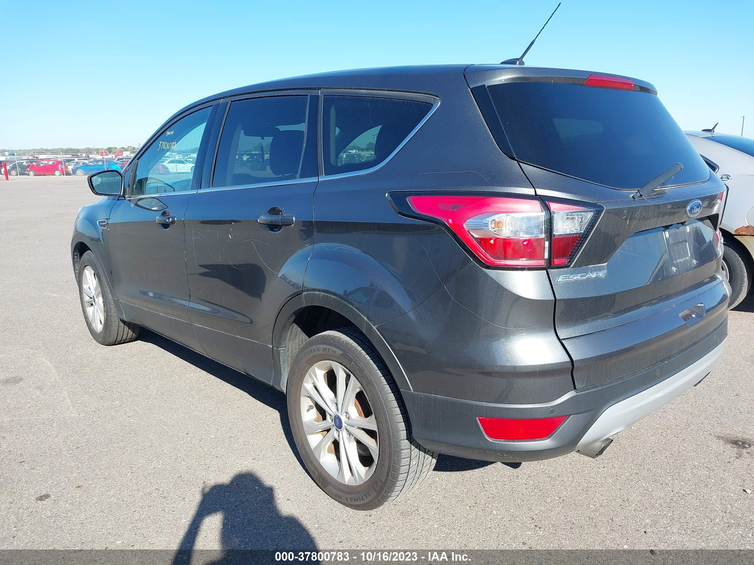 Photo 2 VIN: 1FMCU0GD5HUD94962 - FORD ESCAPE 