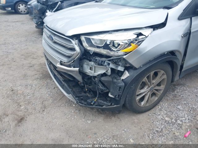 Photo 5 VIN: 1FMCU0GD5HUE00680 - FORD ESCAPE 