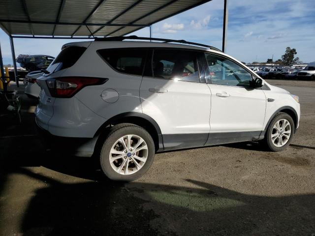 Photo 2 VIN: 1FMCU0GD5JUA25346 - FORD ESCAPE 