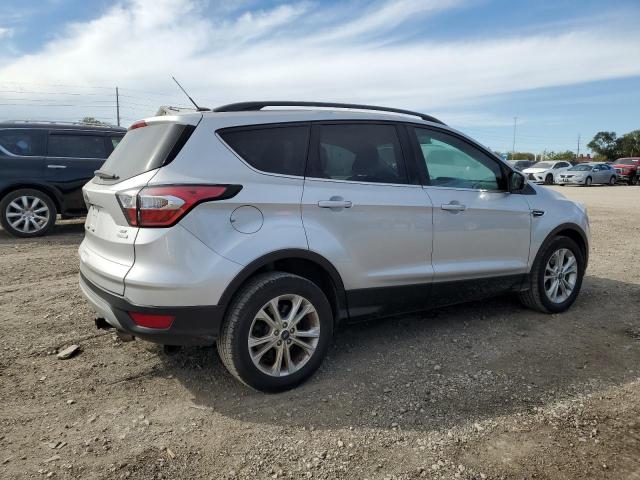 Photo 2 VIN: 1FMCU0GD5JUB45826 - FORD ESCAPE 