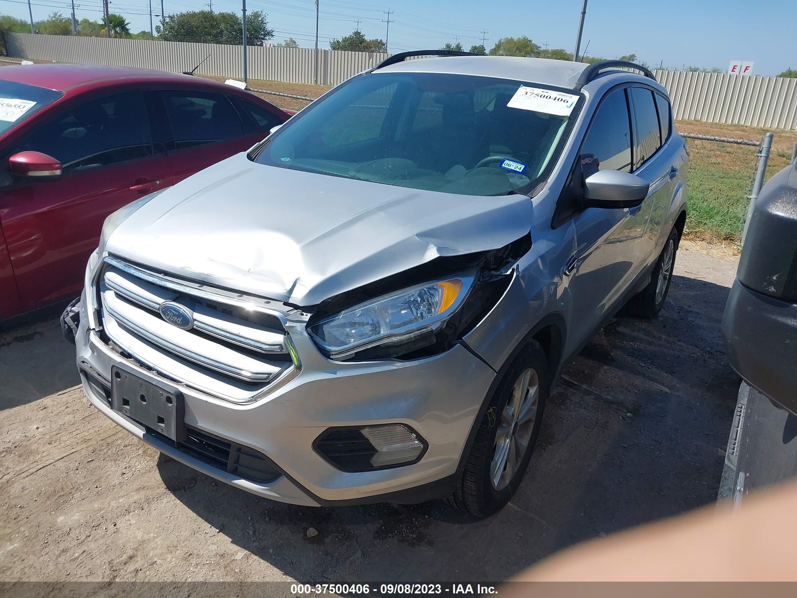 Photo 1 VIN: 1FMCU0GD5JUC18743 - FORD ESCAPE 