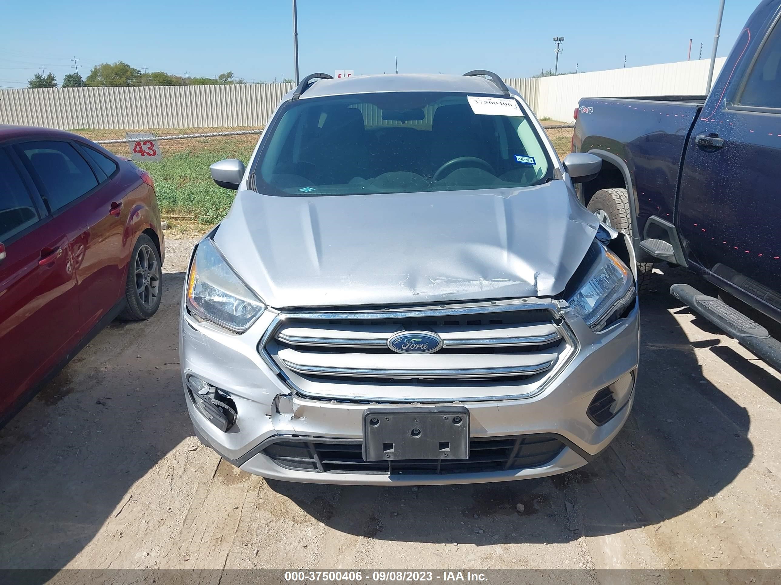 Photo 11 VIN: 1FMCU0GD5JUC18743 - FORD ESCAPE 