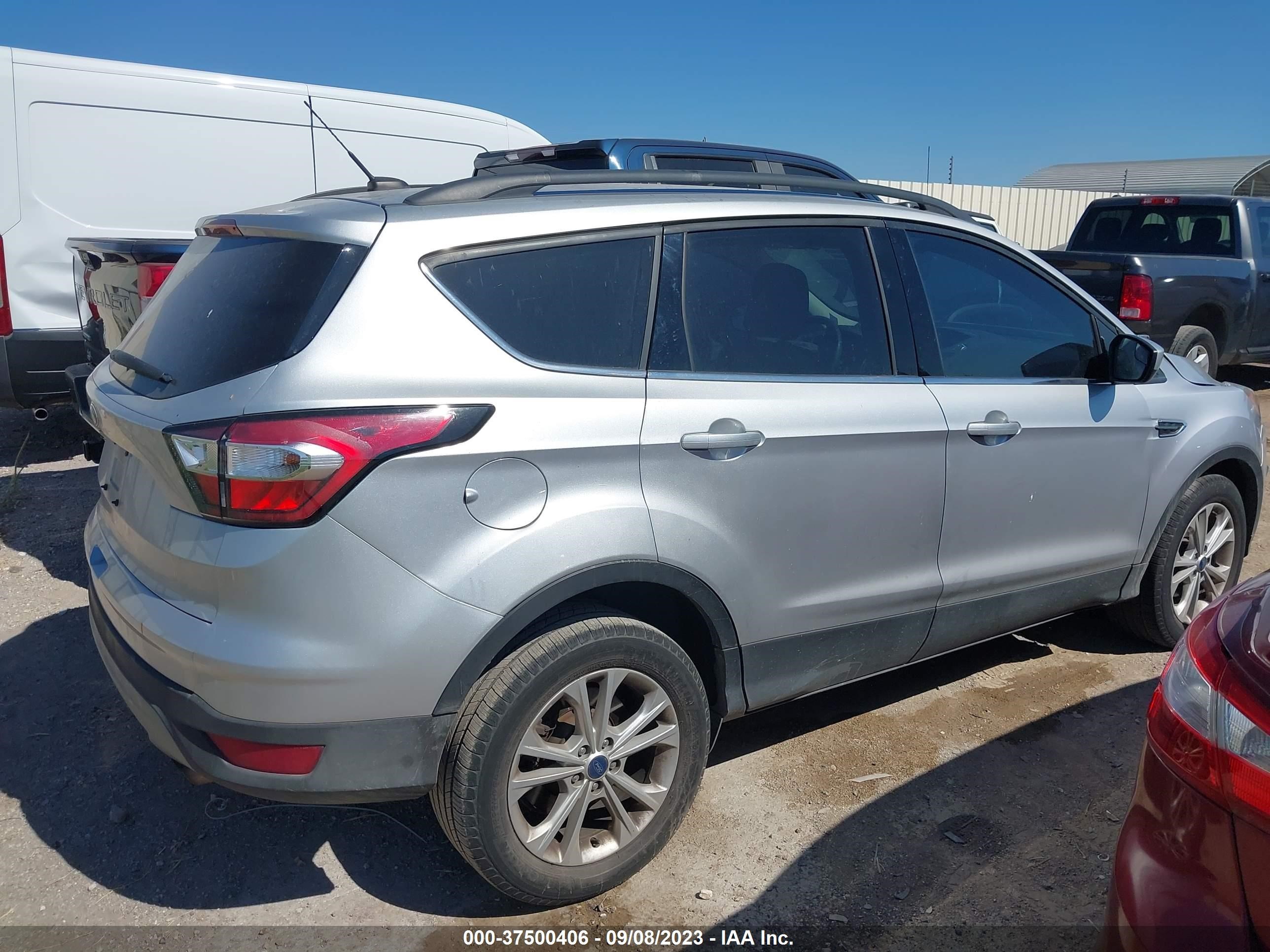 Photo 12 VIN: 1FMCU0GD5JUC18743 - FORD ESCAPE 