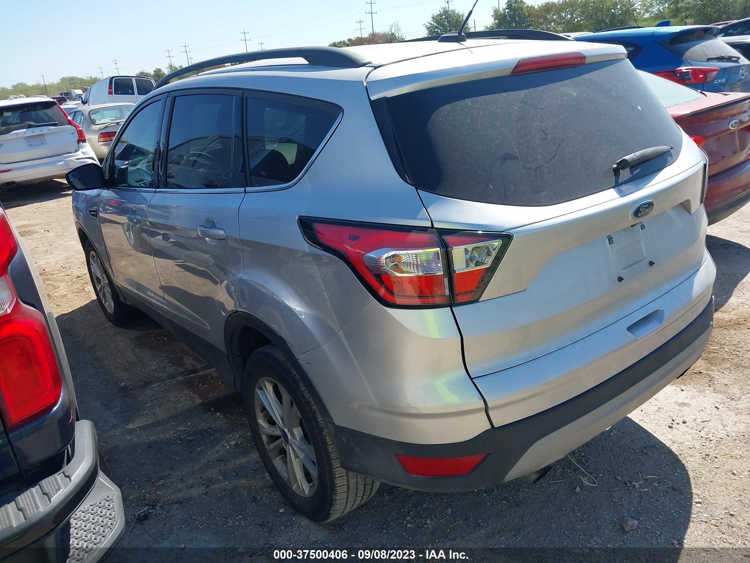 Photo 2 VIN: 1FMCU0GD5JUC18743 - FORD ESCAPE 