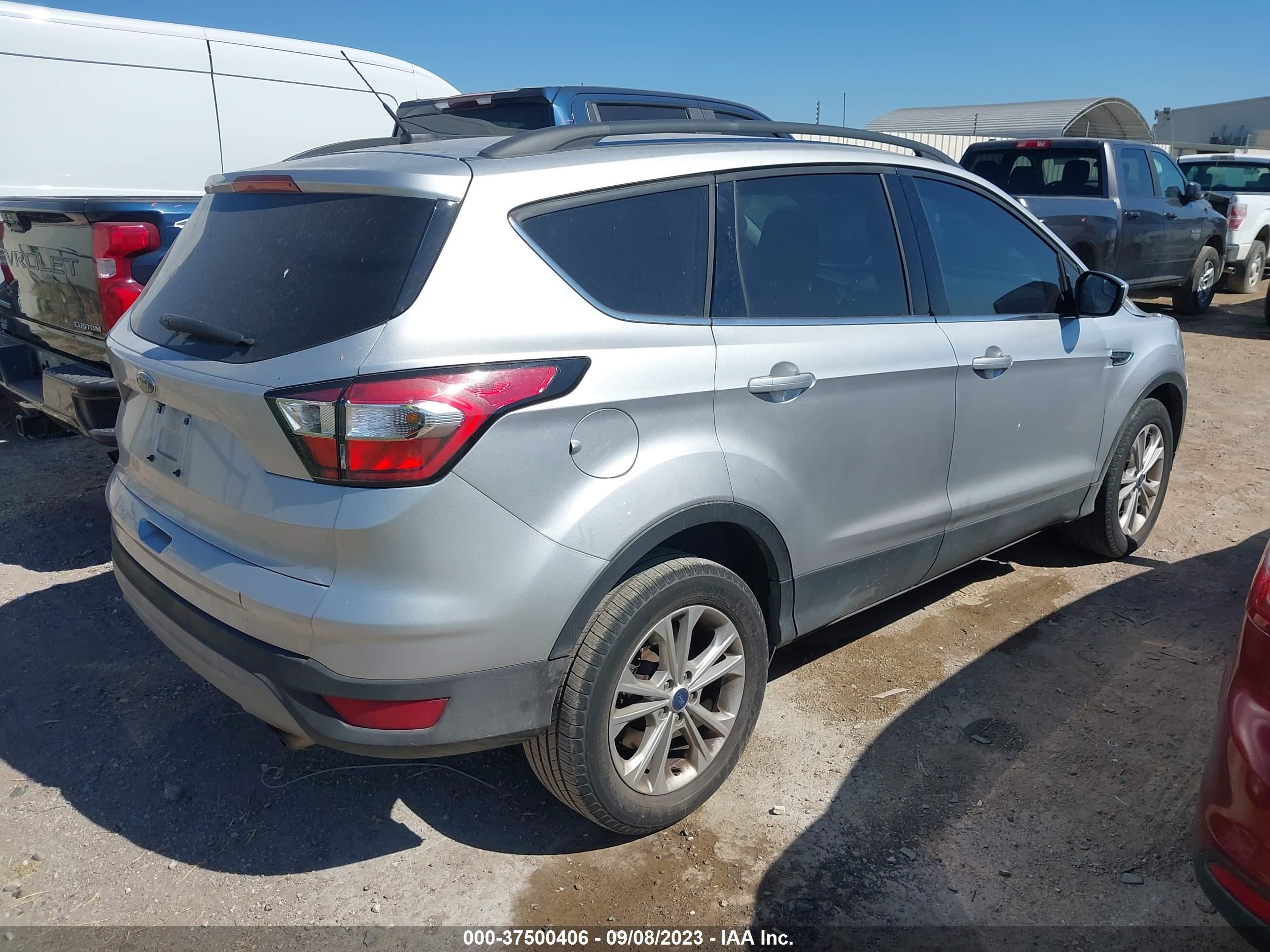 Photo 3 VIN: 1FMCU0GD5JUC18743 - FORD ESCAPE 