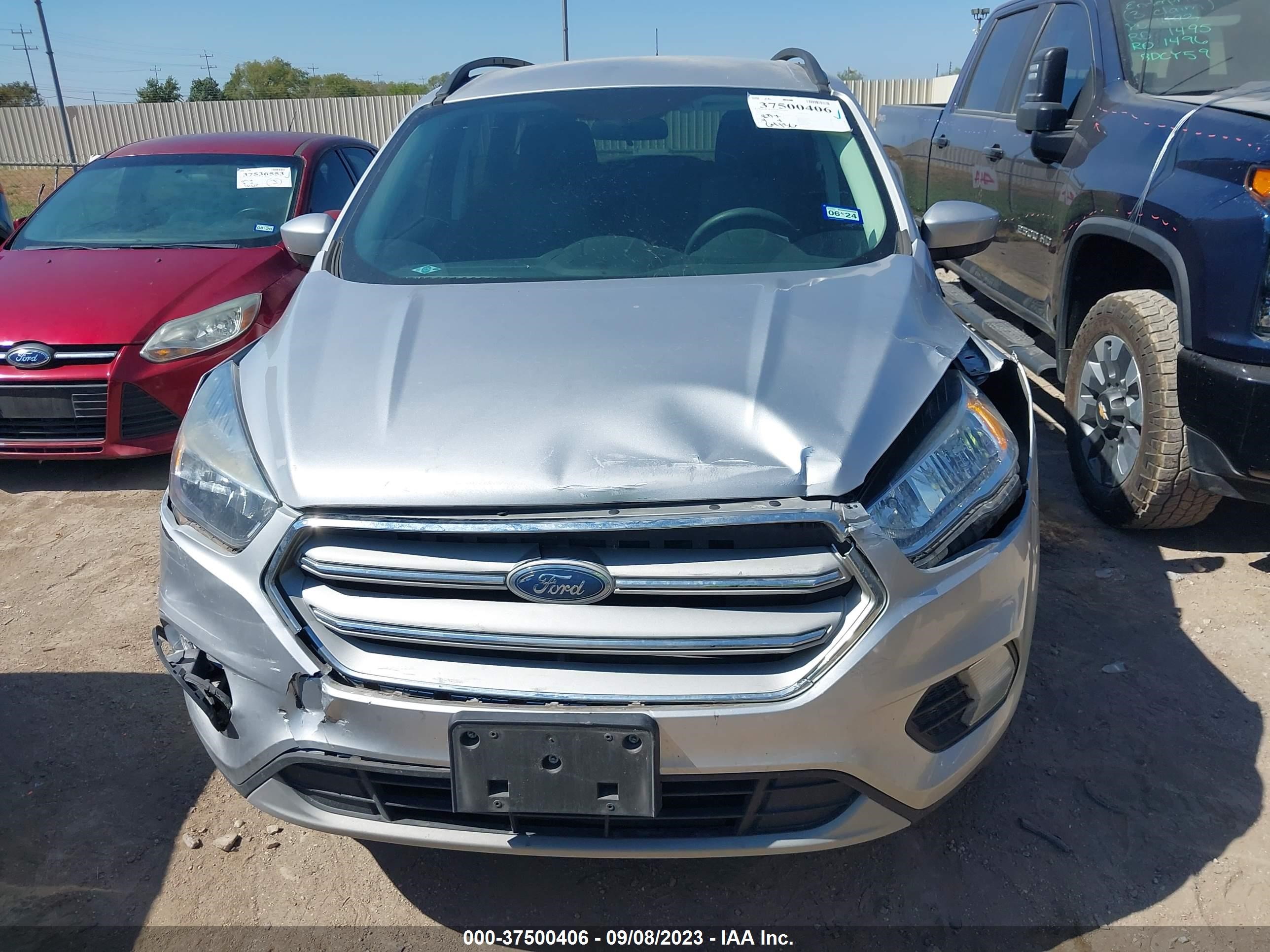 Photo 5 VIN: 1FMCU0GD5JUC18743 - FORD ESCAPE 