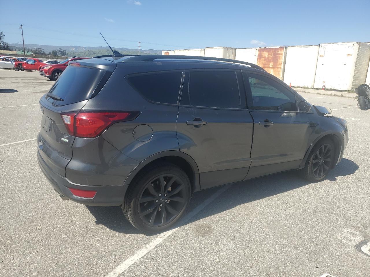 Photo 2 VIN: 1FMCU0GD5KUB62627 - FORD ESCAPE 