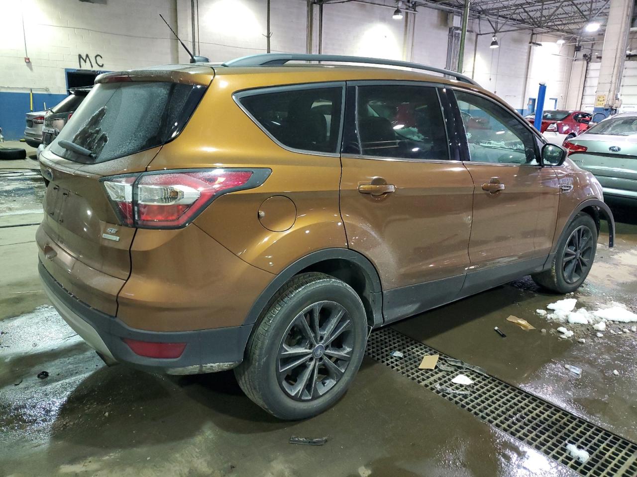 Photo 2 VIN: 1FMCU0GD6HUA12941 - FORD ESCAPE 