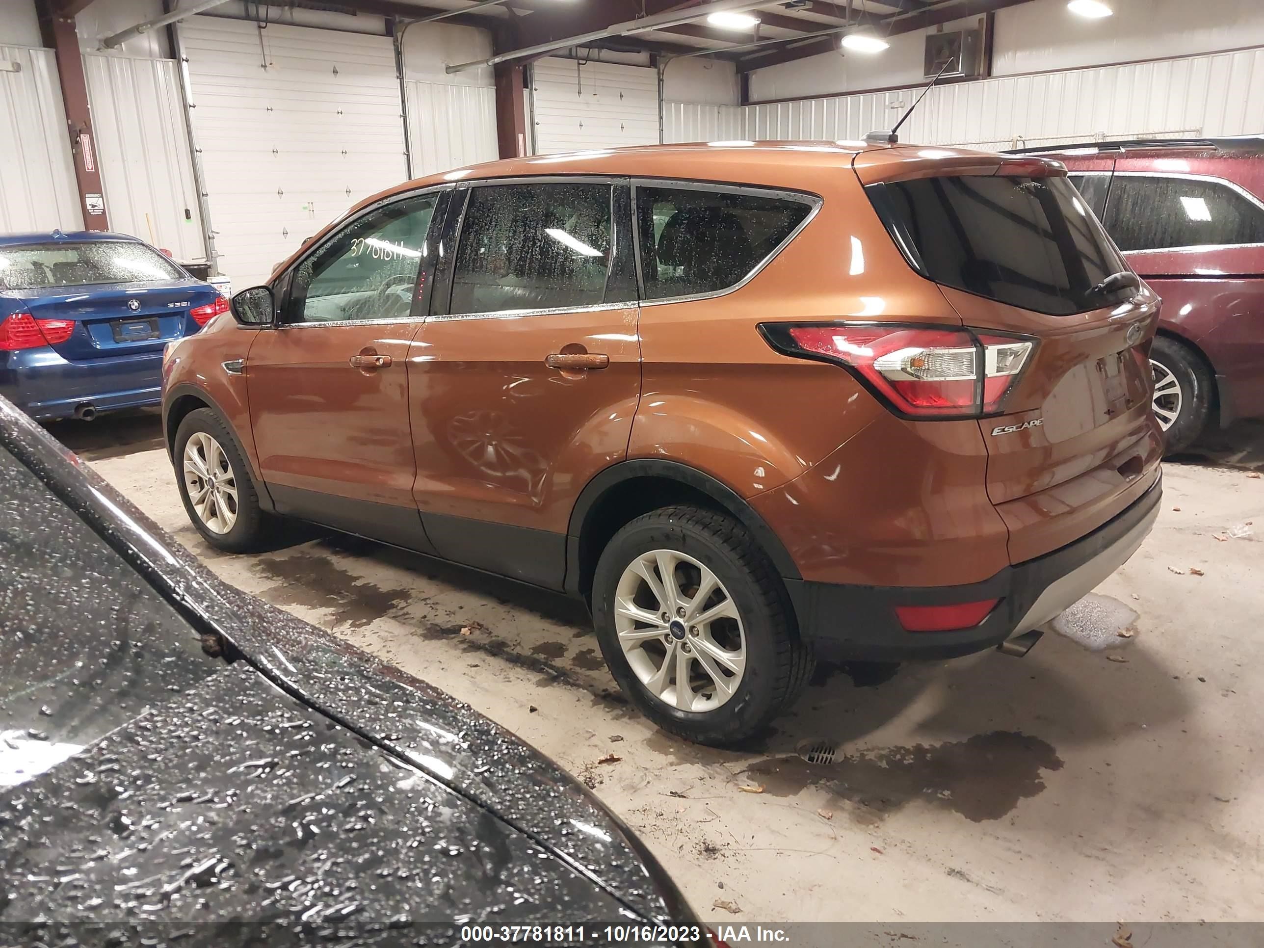 Photo 2 VIN: 1FMCU0GD6HUA52694 - FORD ESCAPE 