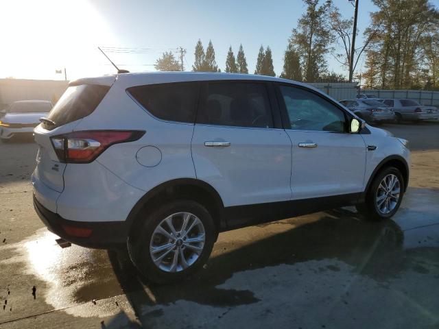 Photo 2 VIN: 1FMCU0GD6HUB61818 - FORD ESCAPE SE 