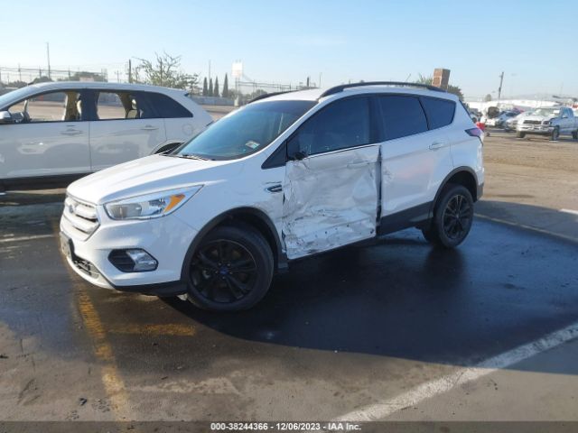 Photo 1 VIN: 1FMCU0GD6JUA12105 - FORD ESCAPE 