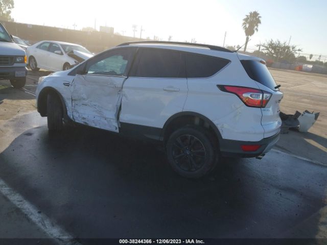 Photo 2 VIN: 1FMCU0GD6JUA12105 - FORD ESCAPE 