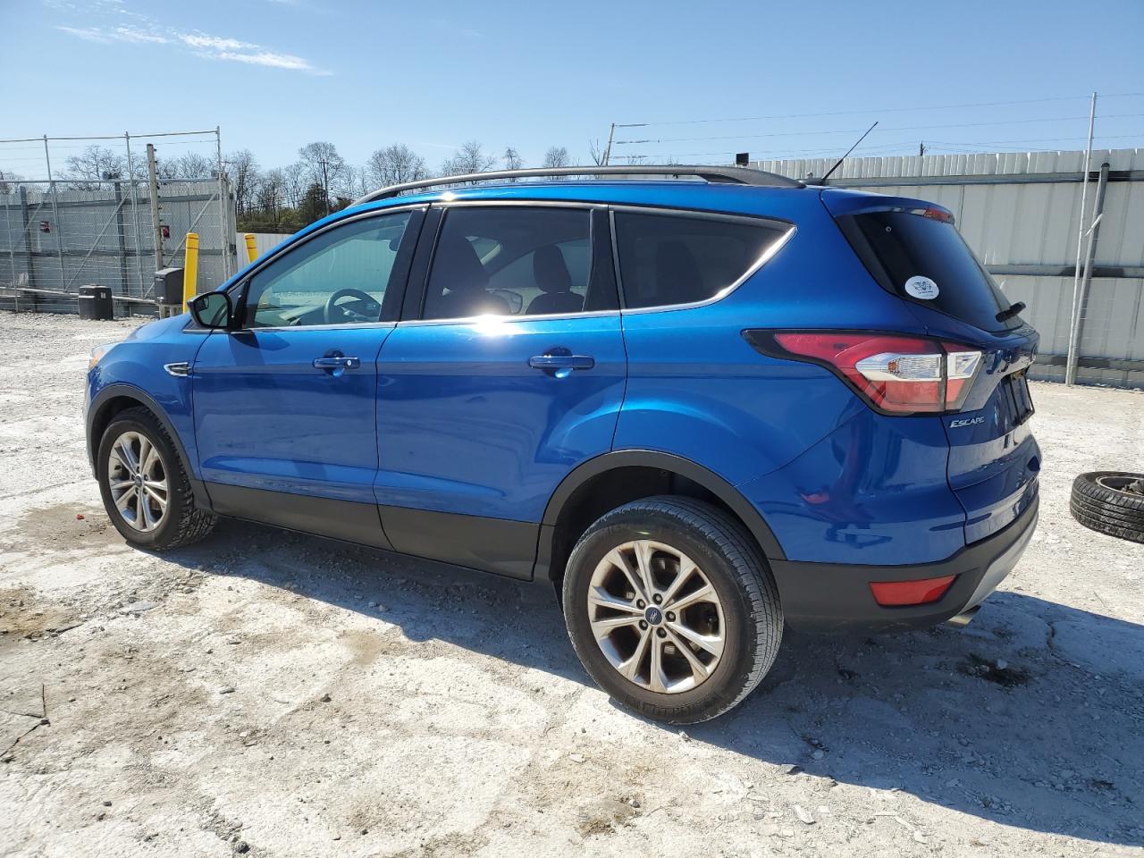 Photo 1 VIN: 1FMCU0GD6JUA29292 - FORD ESCAPE 