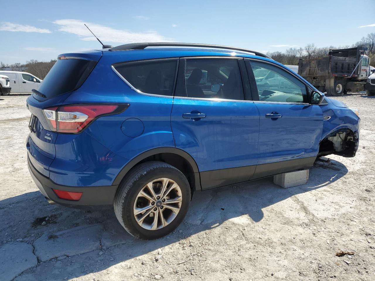 Photo 2 VIN: 1FMCU0GD6JUA29292 - FORD ESCAPE 