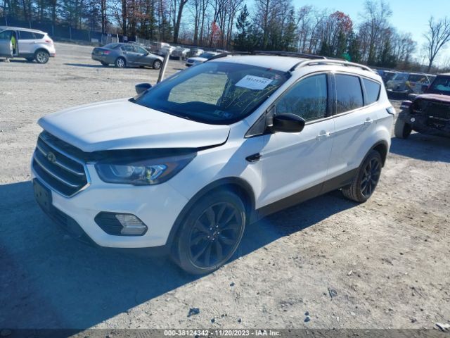 Photo 1 VIN: 1FMCU0GD6JUC11431 - FORD ESCAPE 