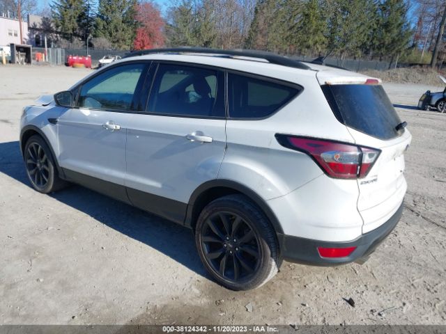 Photo 2 VIN: 1FMCU0GD6JUC11431 - FORD ESCAPE 