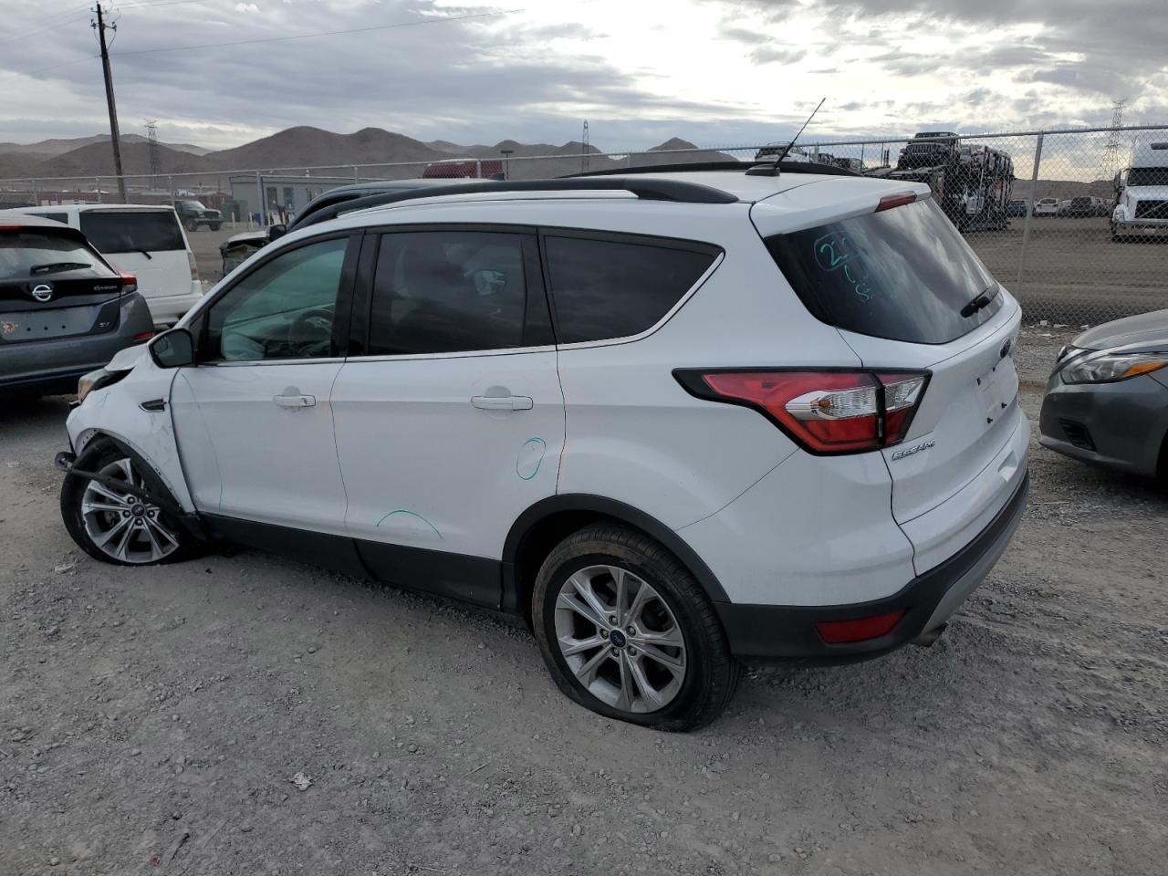 Photo 1 VIN: 1FMCU0GD6JUC35891 - FORD ESCAPE 