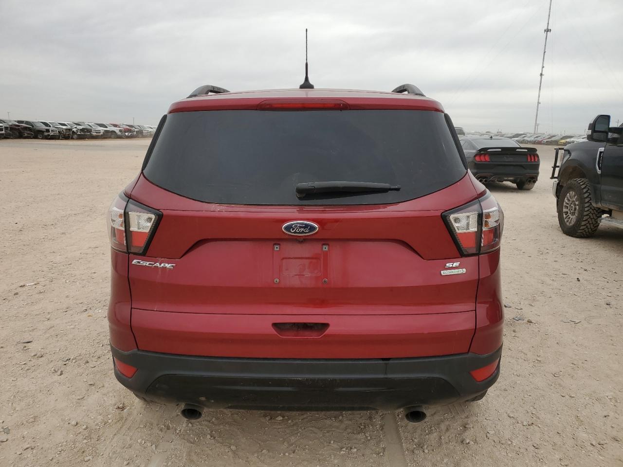 Photo 5 VIN: 1FMCU0GD6JUC48026 - FORD ESCAPE 