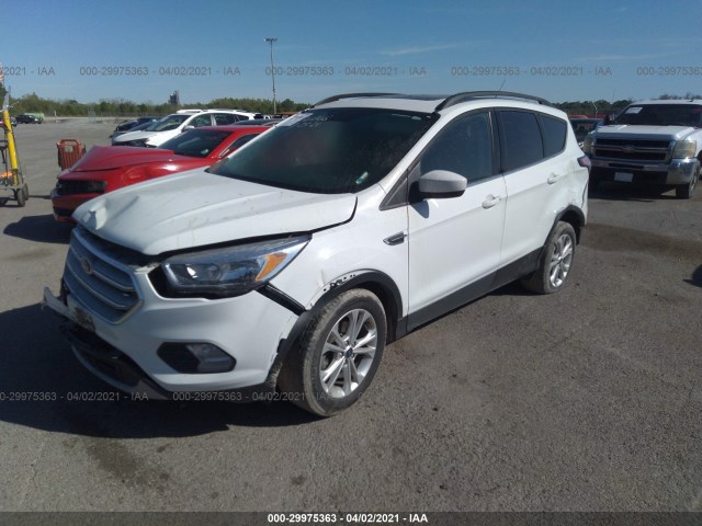 Photo 1 VIN: 1FMCU0GD6JUC61262 - FORD ESCAPE 