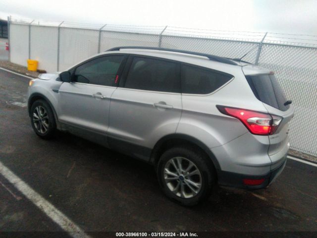 Photo 2 VIN: 1FMCU0GD6JUD06829 - FORD ESCAPE 