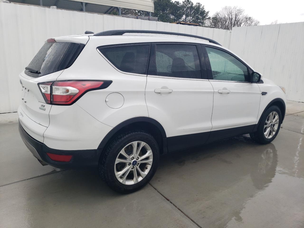 Photo 2 VIN: 1FMCU0GD6JUD18866 - FORD ESCAPE 